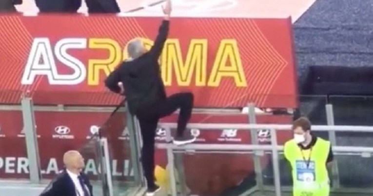 Mourinho objavio video kako je vodio Romu nakon isključenja