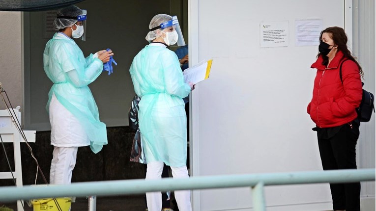 Stožer: 908 novih od 8894 testirana, 124 na respiratoru, devet ljudi umrlo