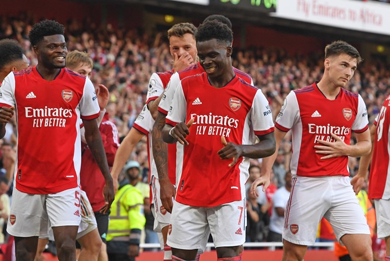 Arsenal za 34 minute zabio tri gola Tottenhamu i pobijedio u derbiju