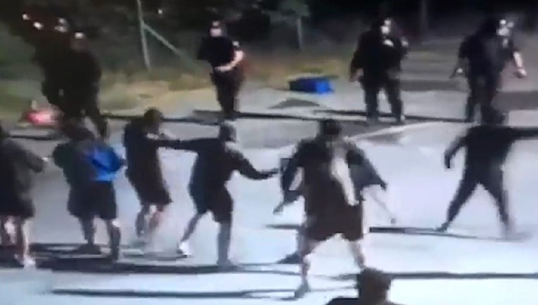 Četvero upucanih, 35 ozlijeđenih i 43 uhićenih. Torcida optužuje policiju