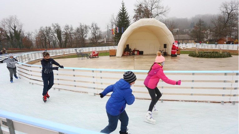 Objavljene preporuke za klizališta. Obavezne maske i održavanje 2 metra udaljenosti