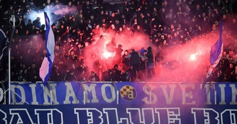 Dinamovim skupštinarima na ulici prilaze maskirani ljudi i uručuju poruku?