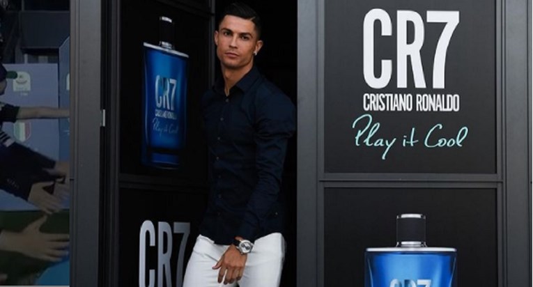 Ronaldo je ugledao dječaka pred trening-centrom Uniteda. Zaustavio se i oduševio ga