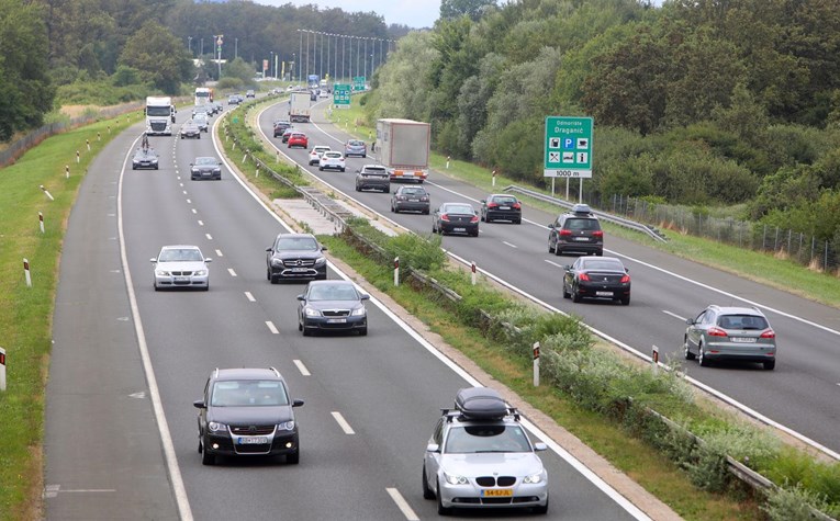 Oprez! Uočena srna na autocesti A1 između tunela Grič i čvora Perušić