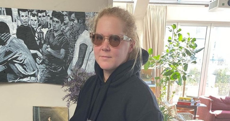 Amy Schumer se oporavlja od operacije, uklonjeni joj maternica i slijepo crijevo