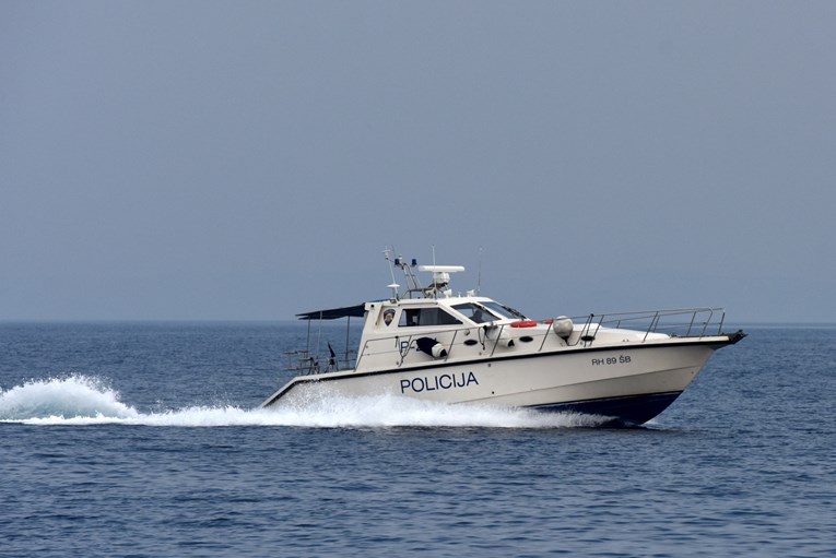 Policija kod Dugog otoka uhvatila talijanski brod