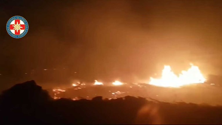 Veliki požar na Dinari, izgorio planinarski dom na Lišanjskom vrhu