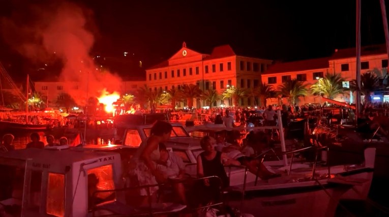 VIDEO Pogledajte nevjerojatnu atmosferu u Veloj Luci na koncertu u Oliverovu čast