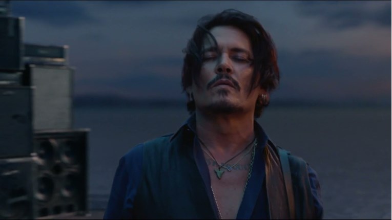 Bočica parfema koji reklamira Depp proda se svake tri sekunde, a evo koliko košta