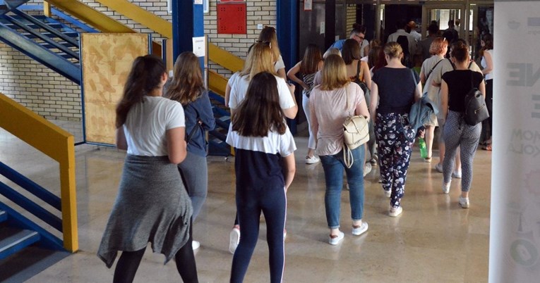 Odluka o upisu u srednje škole: Neki programi su vraćeni, povećan broj mjesta