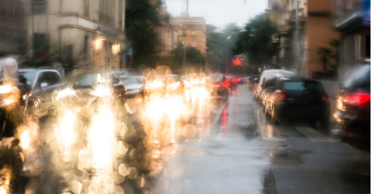 Od 1. 11. moramo voziti s upaljenim svjetlima, evo koliko će porasti potrošnja