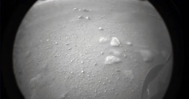 NASA-in rover sletio na Mars i poslao prve fotografije. Kreće povijesna misija