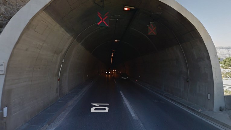 U tunelu kod Splita sudarilo se pet vozila, dvije osobe prebačene u bolnicu