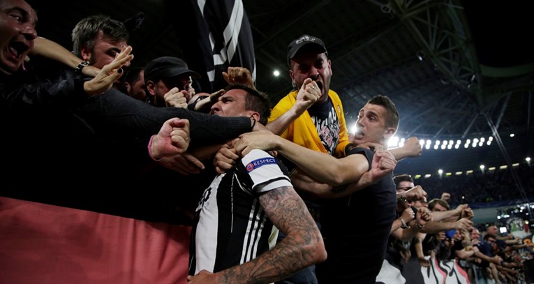 Mandžukića u Milanu dočekala poruka navijača Juventusa. Odgovorio im je