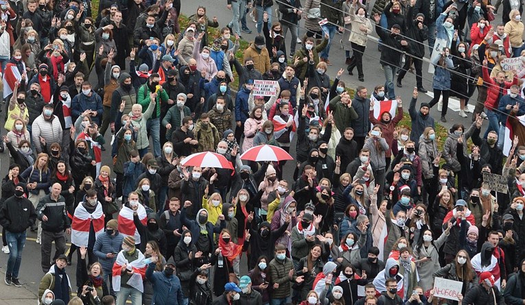 Deseci tisuća ljudi na ulicama Bjelorusije, oporba prijeti nacionalnim štrajkom