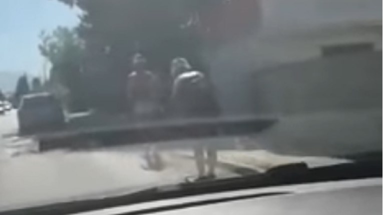 Vozači na hrvatskoj cesti zatekli čudan prizor: "Brajo moj, jesu maniti ovi stranci"