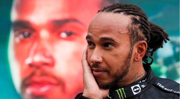 Spektakl u Rusiji. Kiša napravila kaos, Hamilton postao prvi F1 vozač sa 100 pobjeda