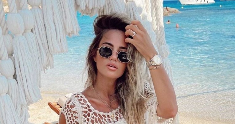 Pratitelji uočili čudan detalj na fotki Adriane Ćaleta-Car: "Na prvu sam se prepala"