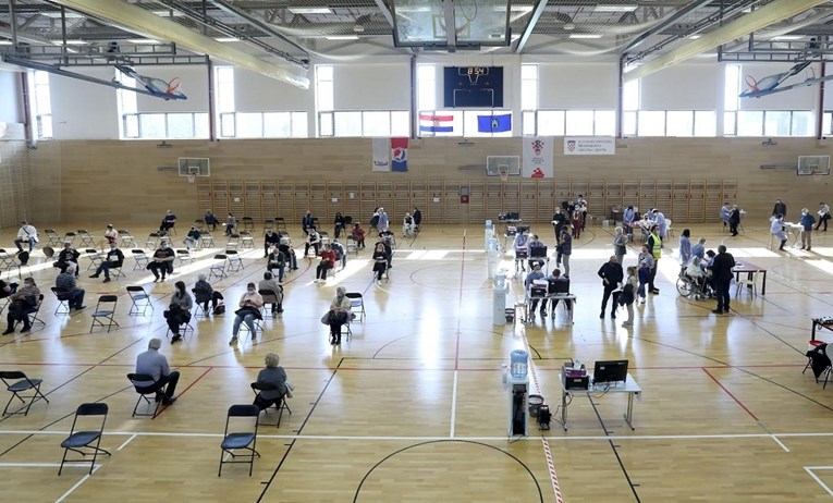 Stožer: 2494 nova na 10.446 testiranih. Umrla 51 osoba