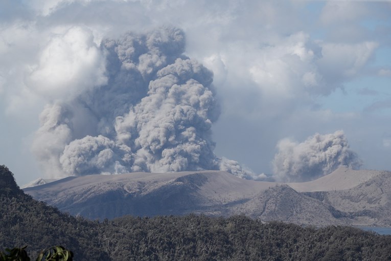 VIDEO Snimka iz zraka prikazuje stanje nakon erupcije vulkana na Filipinima