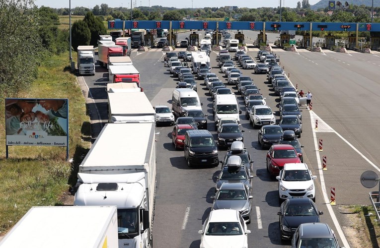 Prije godinu dana turisti su počeli bježati iz Hrvatske, ove godine još uvijek dolaze