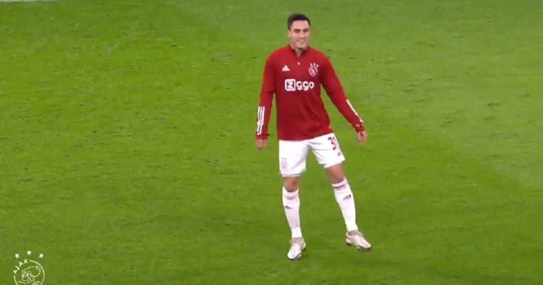 Ajaxov Argentinac je prije utakmice LP-a imitirao legendarno Maradonino zagrijavanje