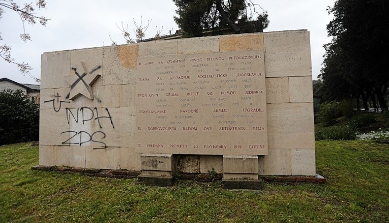 VIDEO Spomenik u Rijeci išaran ustaškim simbolima, krivac uhvaćen