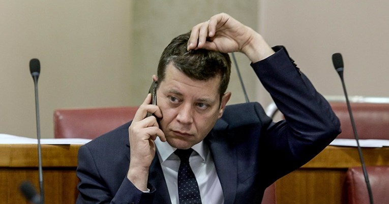 I HDZ-ovac Jasen Mesić upisao doktorat na osječkoj Ekonomiji. Nije ga stigao napisati