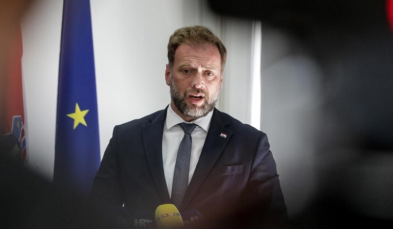 MORH prije 10 dana: Banožić veći stan dobio zbog djece. MORH danas: Nije zbog djece