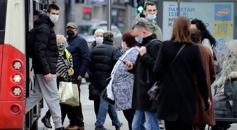 U Srbiji gotovo 8000 novih slučajeva, u bolnicama oko 7500 pacijenata
