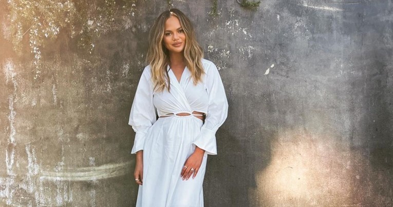 Chrissy Teigen pokazala pisma podrške fanova koja je dobila nakon pobačaja