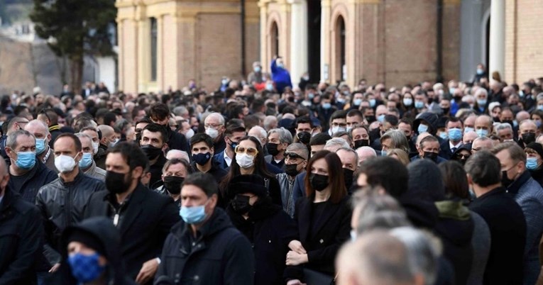 FOTO Mnoga poznata lica na sprovodu Zlatka Kranjčara. Pogledajte galeriju