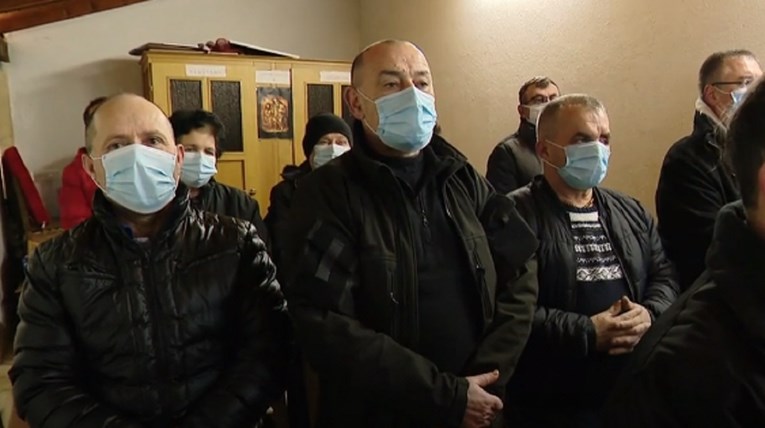 Medved bio s hrpom ljudi na misi u zatvorenom: "Mislio sam da će ljudi biti vani"
