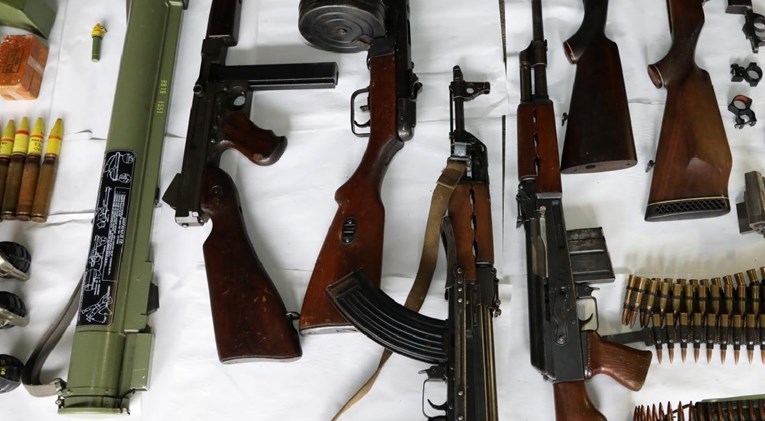 U kući u Trogiru držao pušku, bombu i hrpu streljiva