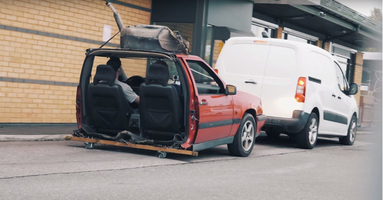 Prepolovili su auto i otišli u McDrive, evo kako su se proveli
