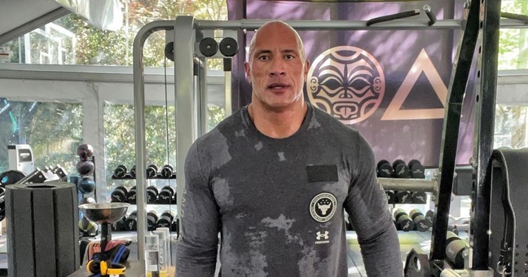 The Rock pokazao suludo mišićave kvadricepse, ljudi mu poručili da je zvijer