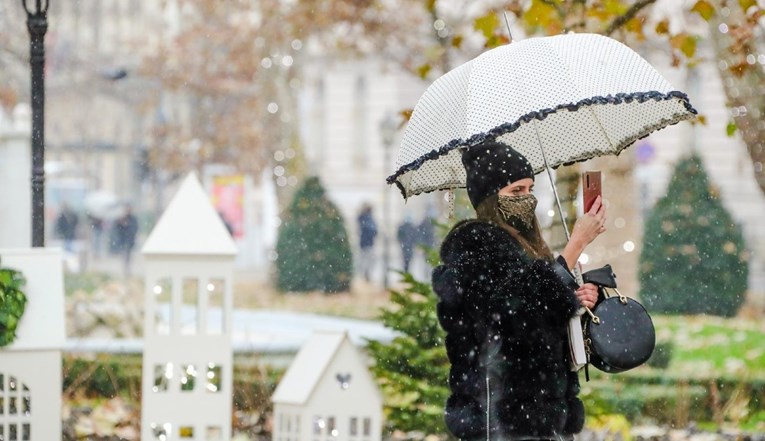 Zagrepčani dočekali prve snježne pahulje, pogledajte kakva je atmosfera bila u gradu