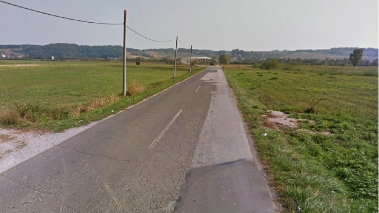 Auto sletio s ceste kod Zeline, jedna osoba poginula