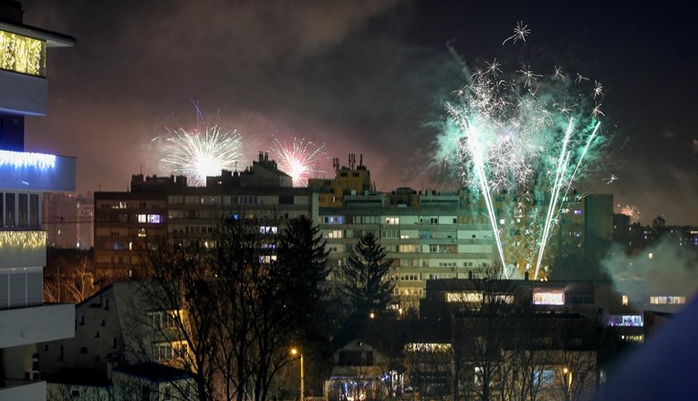 Petarde odjekivale hrvatskim gradovima unatoč apelima