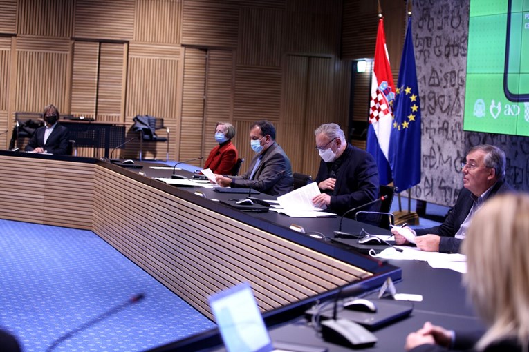 VIDEO Stožer: Novi soj ima potencijal biti zarazniji od delte, novosti na granicama