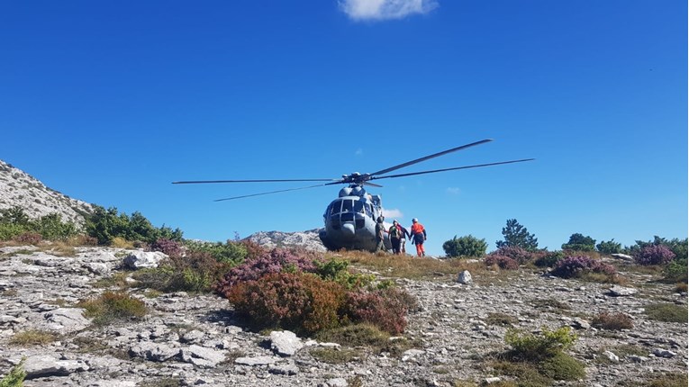 Planinara na Mosoru ubo stršljen, HGSS-ovci ga prebacili u bolnicu, dignut helikopter