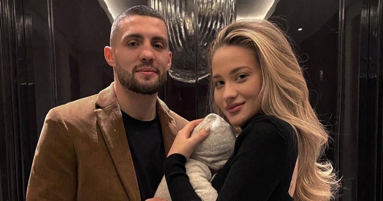 Mateo i Izabel Kovačić pozirali na stadionu u Londonu, poveli i sina: "Sviđa mu se"