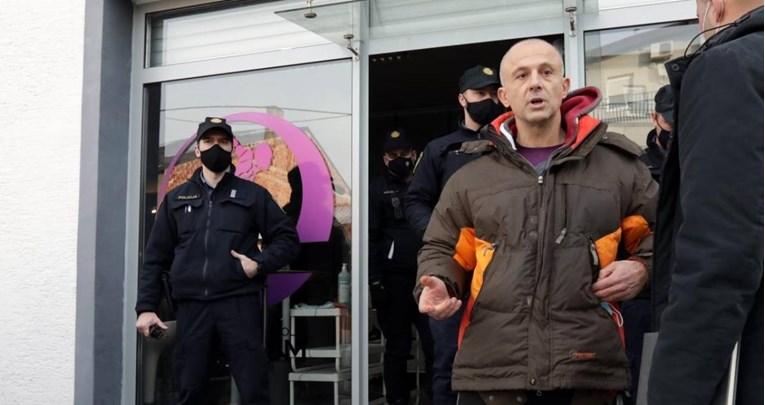 VIDEO Vlasnik teretane koji je otvorio usprkos zabrani: Valjda sam priveden