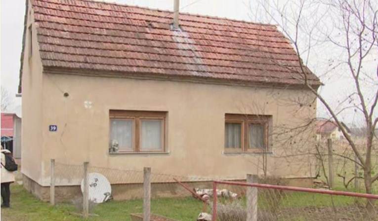 Kuća kraj Petrinje dobila zelenu naljepnicu. Sad u nju svako malo prodire voda