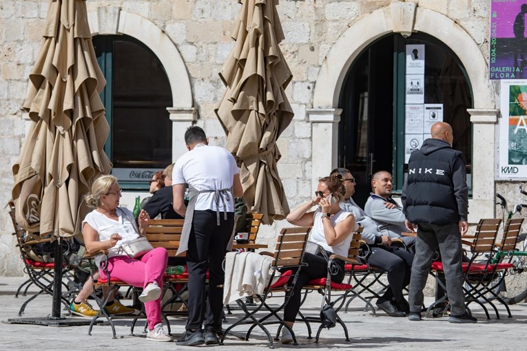 Nakon četiri i pol mjeseca dubrovački ugostitelji otvorili svoje terase