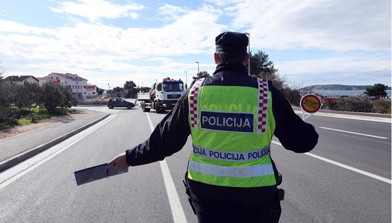 Zaraženog šefa Hitne policija uhvatila u prekršaju u autu, sad je kazneno prijavljen
