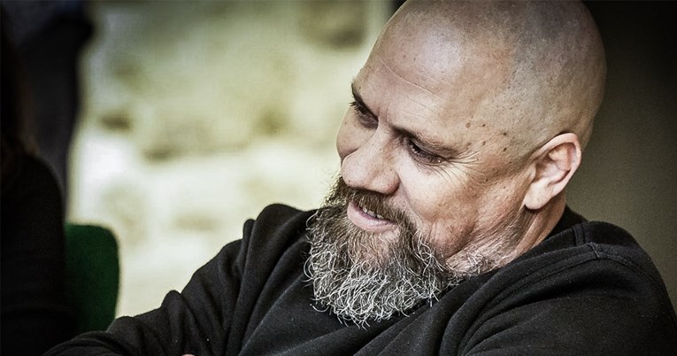 Dežulović: Država je pozvala na linč. Sad je kod Bujanca tisuću ljudi s bakljama