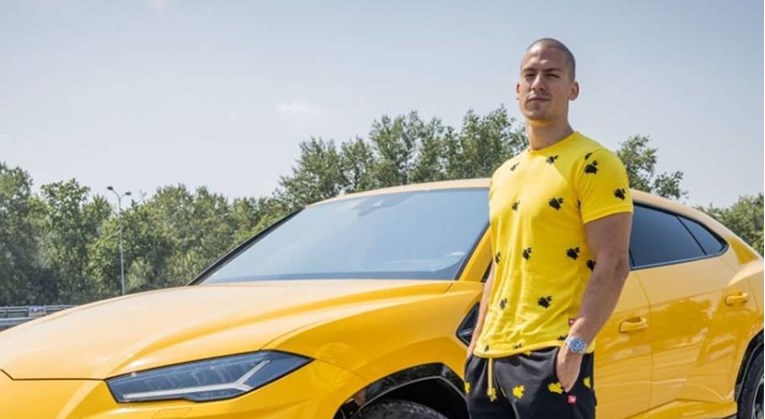 Baka Prase doživio sudar, javio se i pokazao štetu na Lamborghiniju