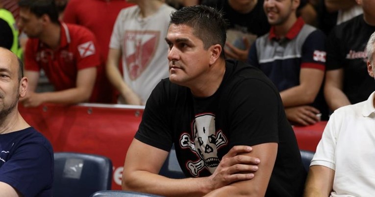 Darko Miličić navija za Zvezdu protiv Partizana u majici grupe "Četnici Sjever"