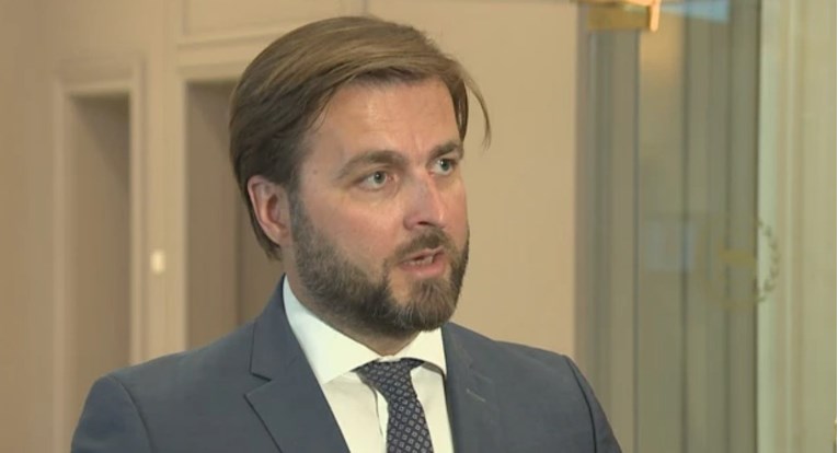 Ćorića pitali za broj cijepljenih u Ministarstvu: "Ne znam koliko vam traju baterije"